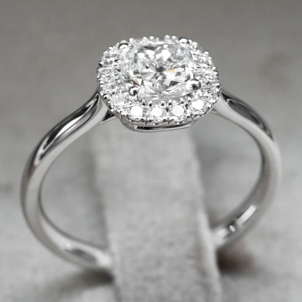 IGI Ring Cushion Halo 750 white gold 0.86ct F/VS1